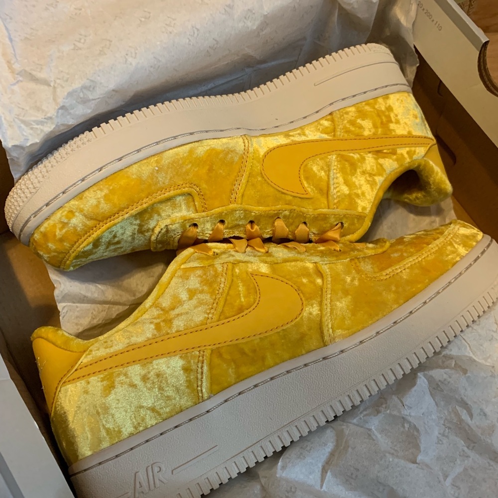 SOLD OUT❤️ NEW Nike Velvet Air Force 1 LV8 - Picture 8 of 8